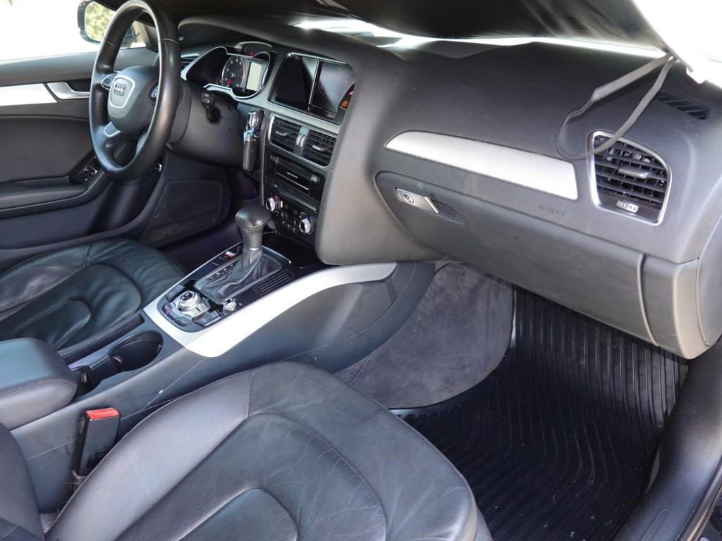 Audi A4 Vehicle Full-screen Gallery Image 21