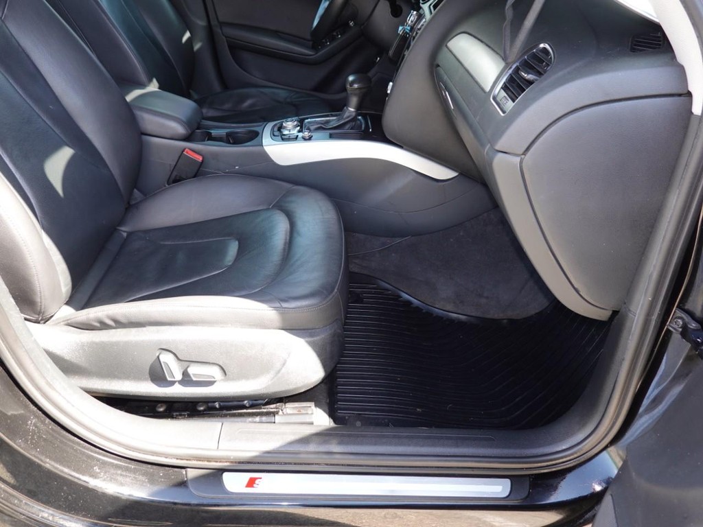 Audi A4 Vehicle Full-screen Gallery Image 22