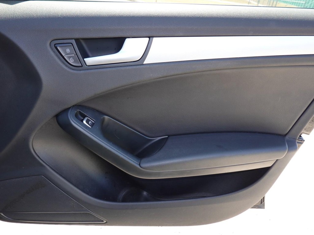 Audi A4 Vehicle Full-screen Gallery Image 23