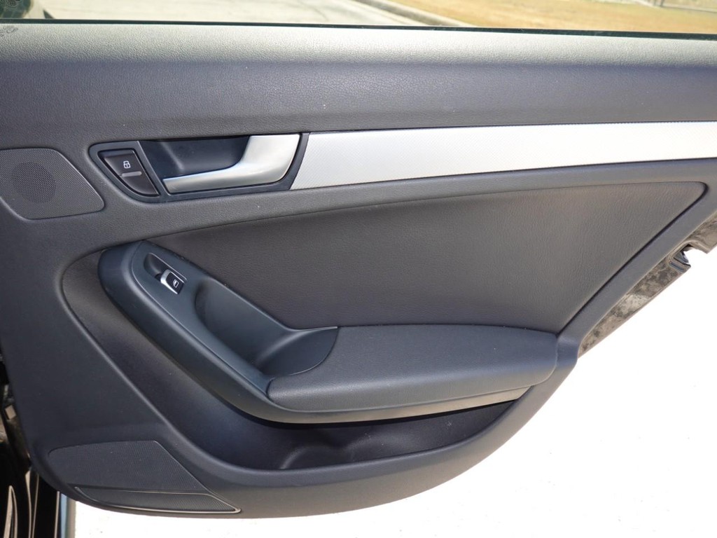 Audi A4 Vehicle Full-screen Gallery Image 25