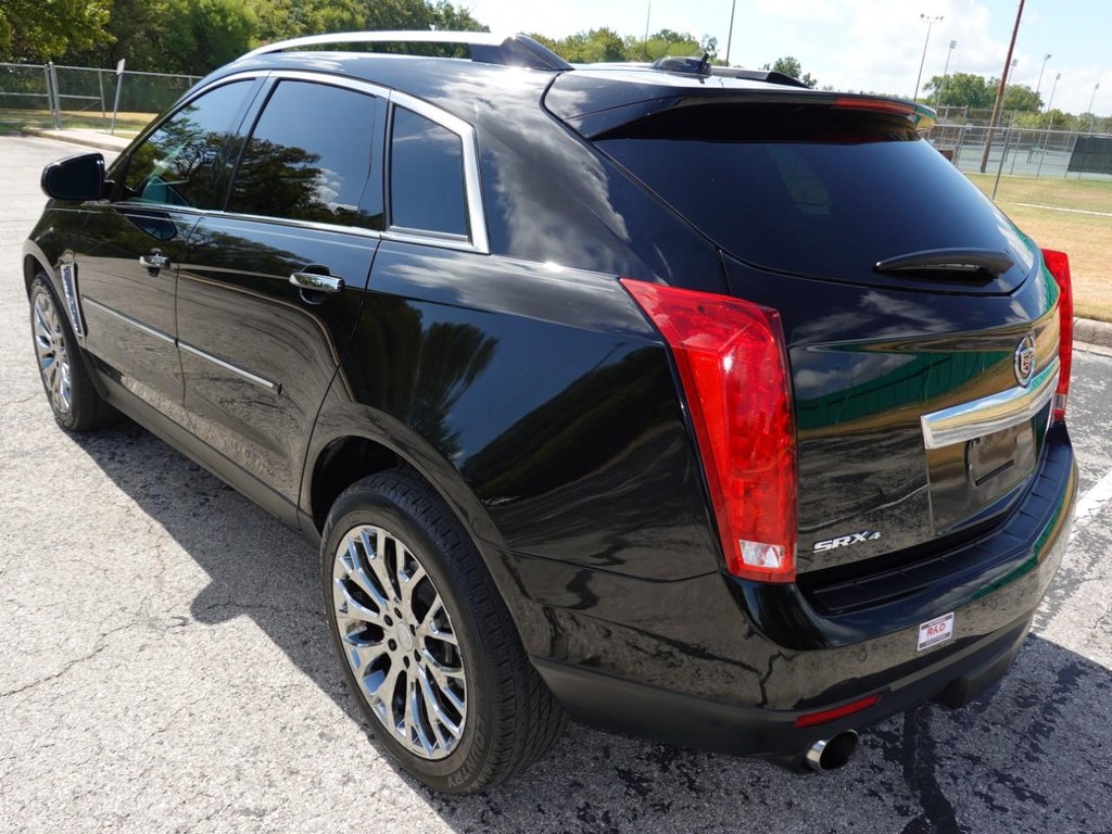 Cadillac SRX Vehicle Full-screen Gallery Image 05