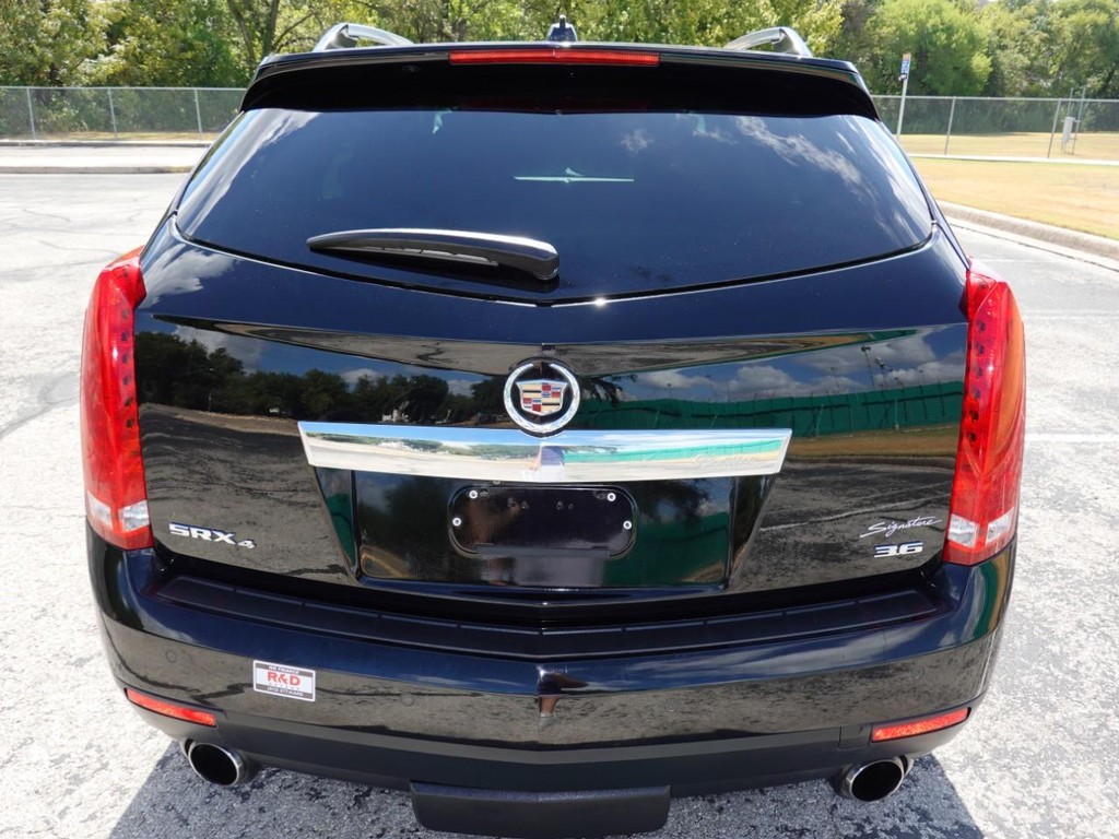 Cadillac SRX Vehicle Full-screen Gallery Image 06