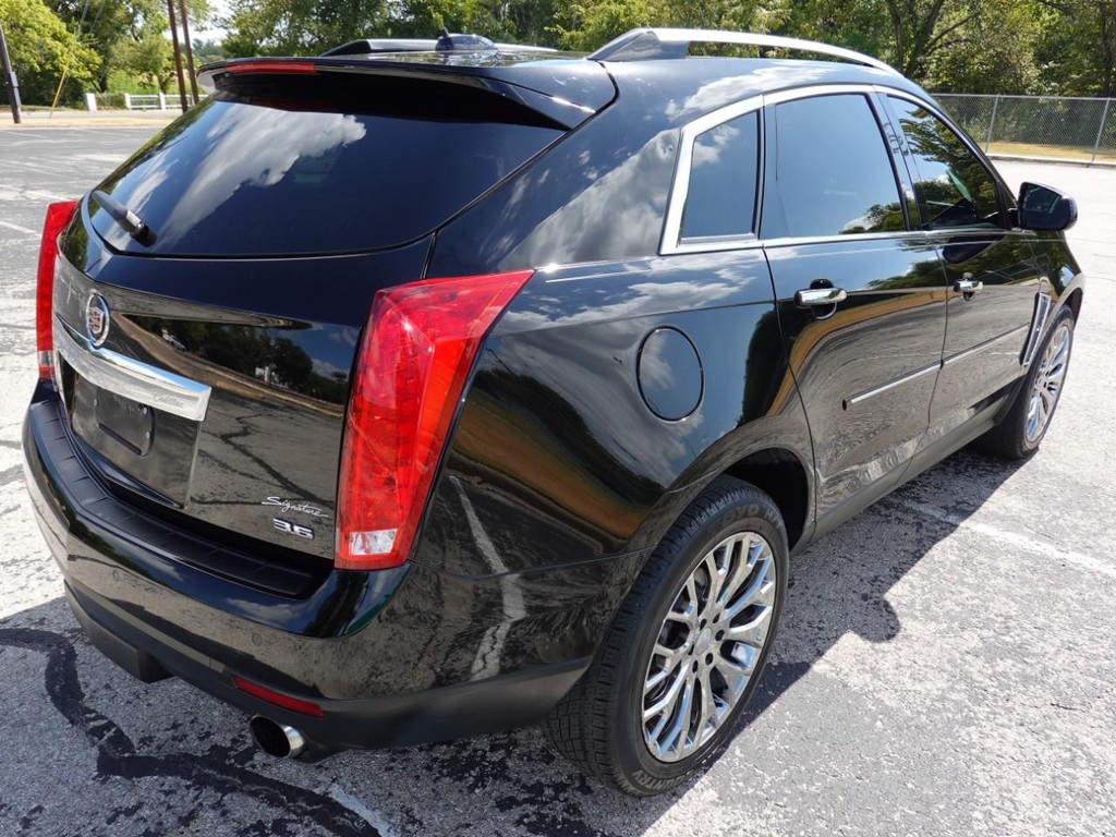 Cadillac SRX Vehicle Full-screen Gallery Image 07