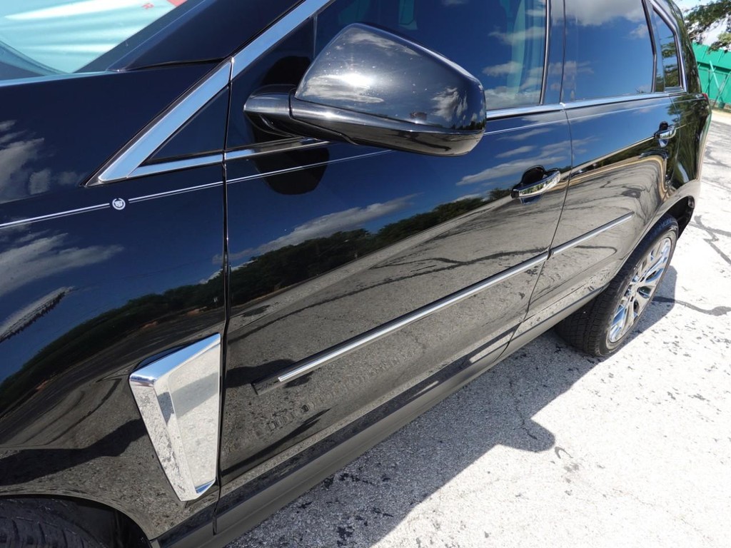 Cadillac SRX Vehicle Full-screen Gallery Image 10