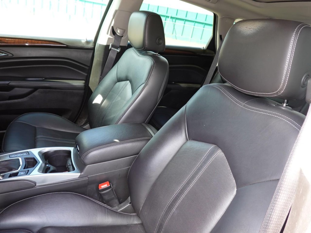 Cadillac SRX Vehicle Full-screen Gallery Image 16