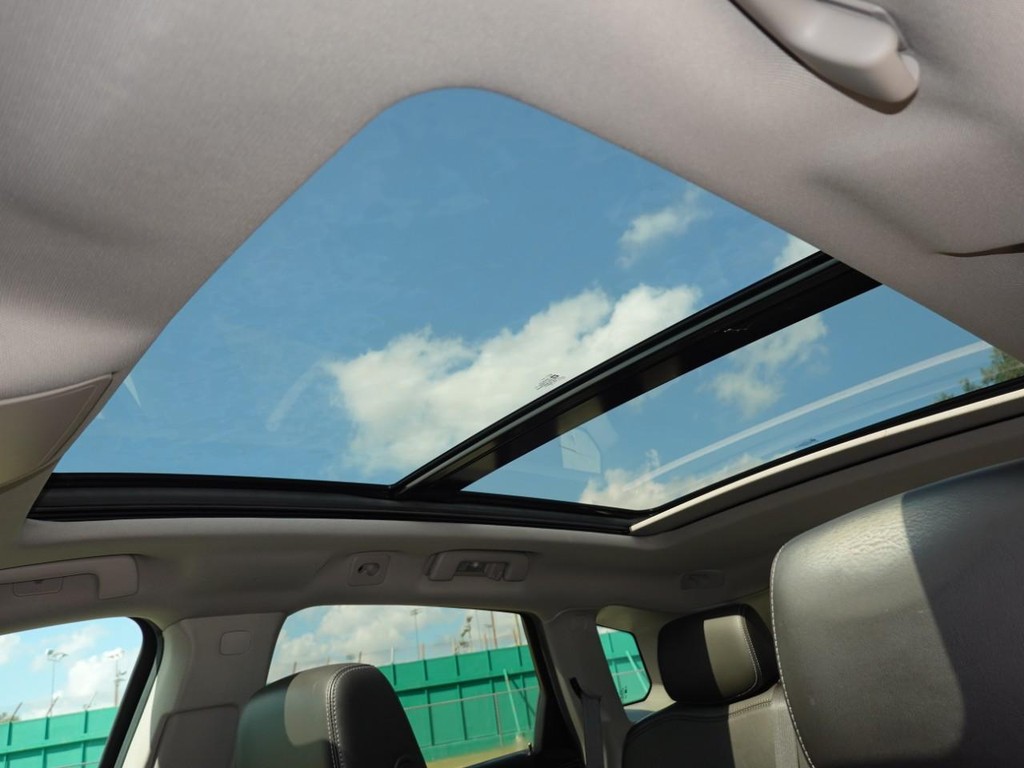Cadillac SRX Vehicle Full-screen Gallery Image 17