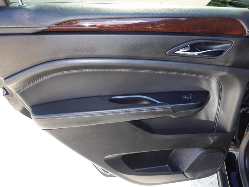 Cadillac SRX Vehicle Full-screen Gallery Image 20