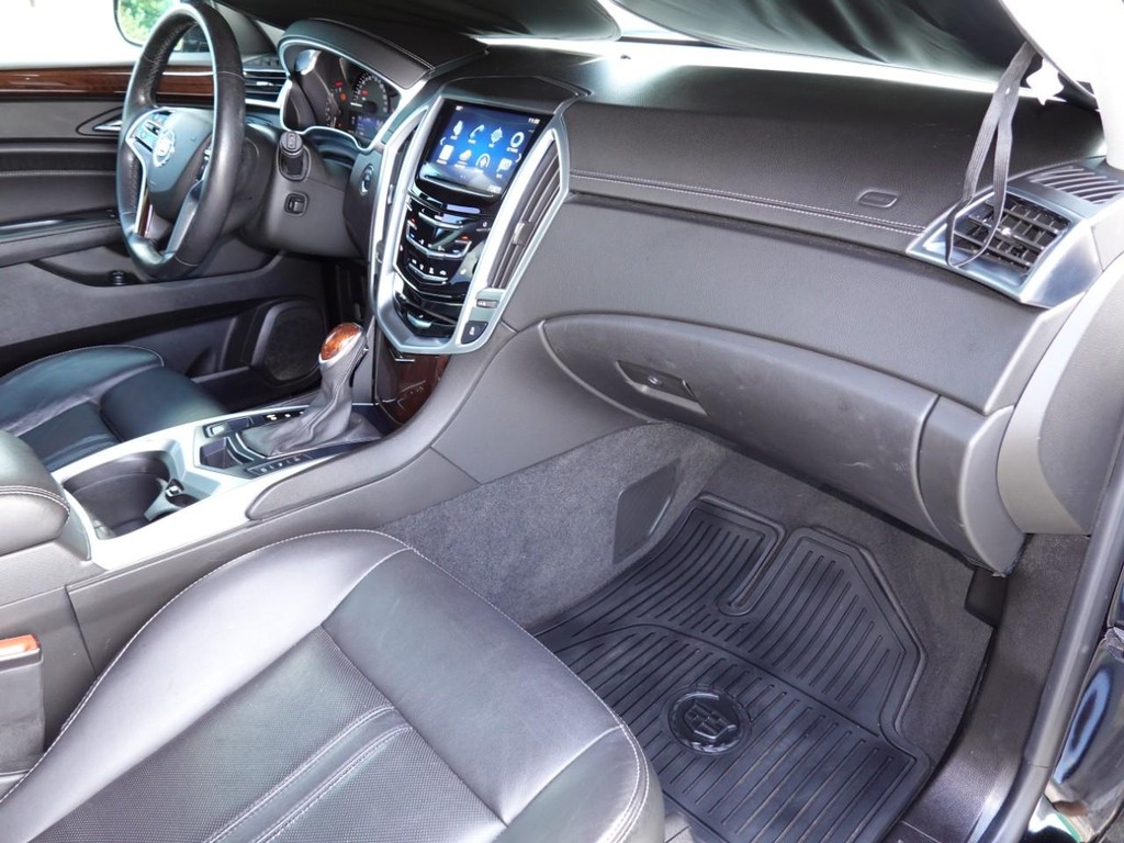 Cadillac SRX Vehicle Full-screen Gallery Image 21