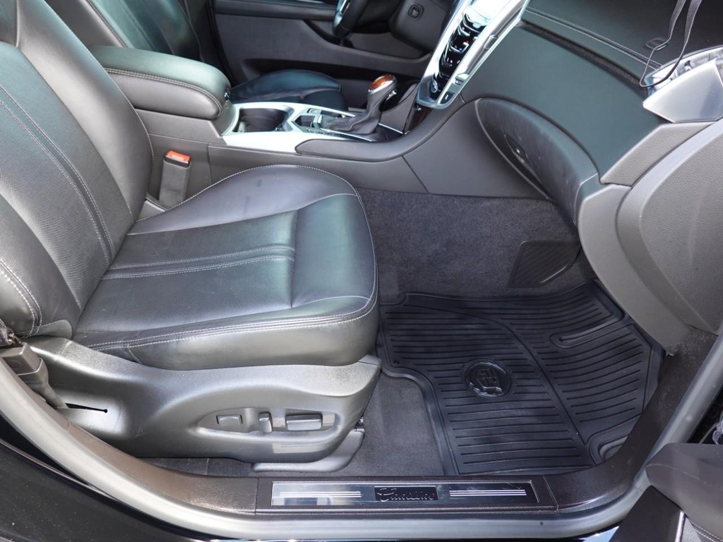 Cadillac SRX Vehicle Full-screen Gallery Image 22