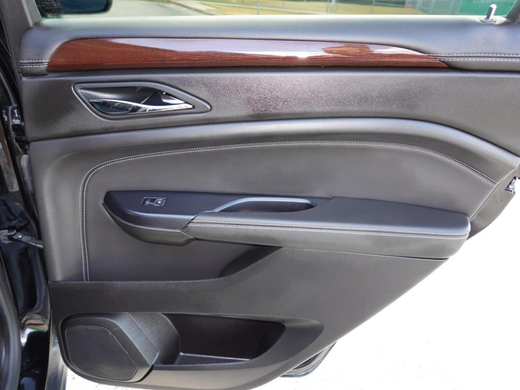 Cadillac SRX Vehicle Full-screen Gallery Image 25