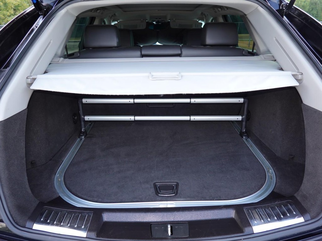 Cadillac SRX Vehicle Full-screen Gallery Image 26