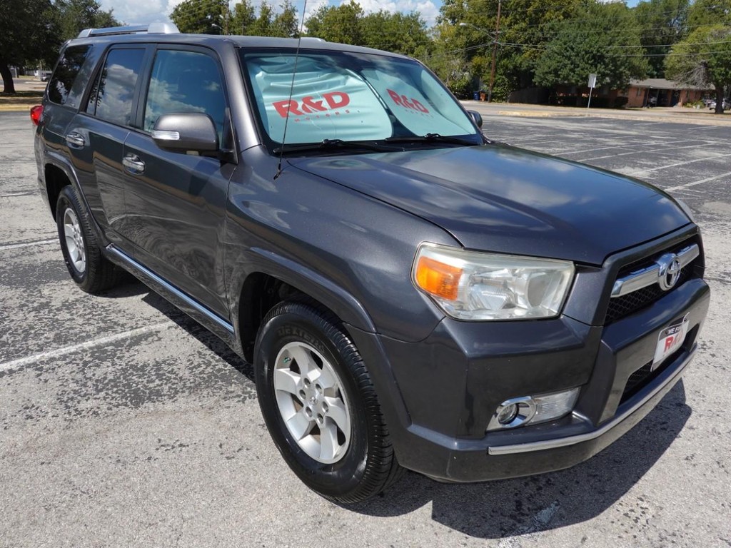 Toyota 4Runner Vehicle Full-screen Gallery Image 01