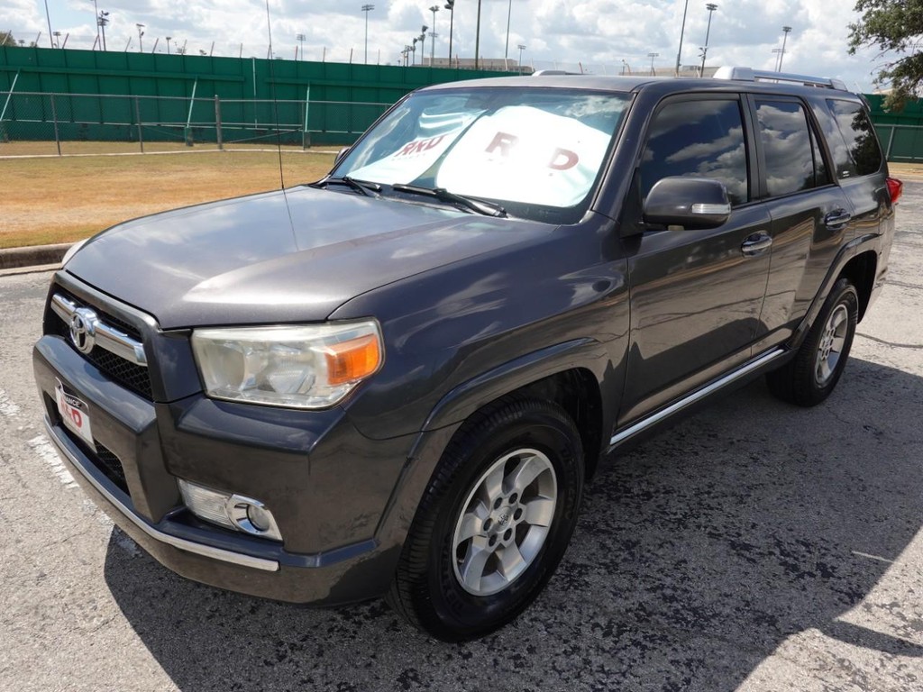 Toyota 4Runner Vehicle Full-screen Gallery Image 03