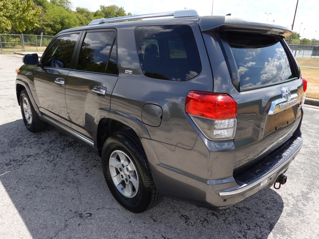Toyota 4Runner Vehicle Full-screen Gallery Image 05