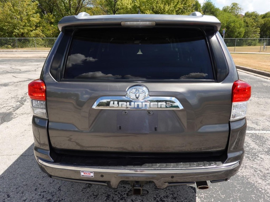 Toyota 4Runner Vehicle Full-screen Gallery Image 06