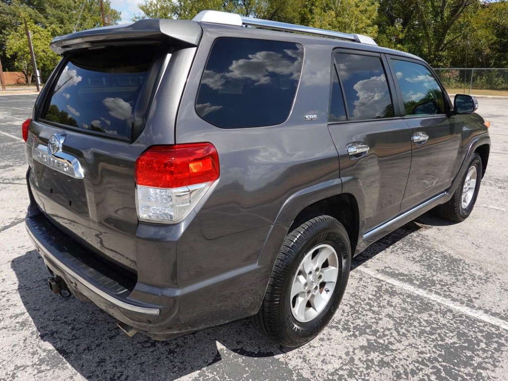 Toyota 4Runner Vehicle Full-screen Gallery Image 07