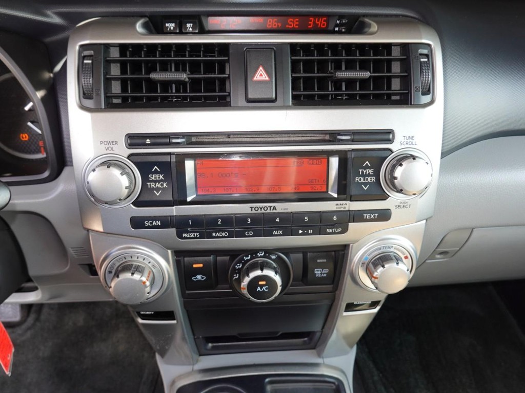 Toyota 4Runner Vehicle Full-screen Gallery Image 13