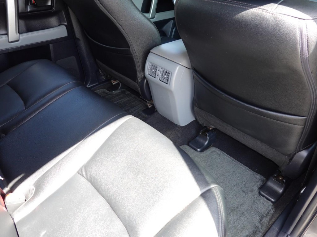Toyota 4Runner Vehicle Full-screen Gallery Image 23