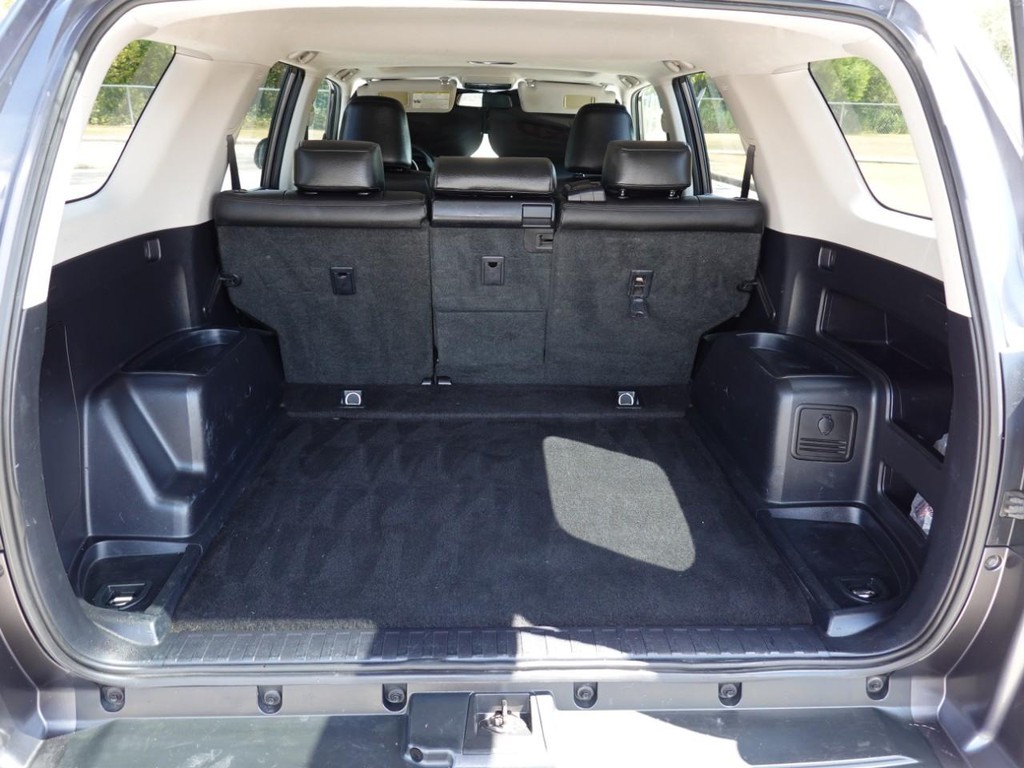 Toyota 4Runner Vehicle Full-screen Gallery Image 25