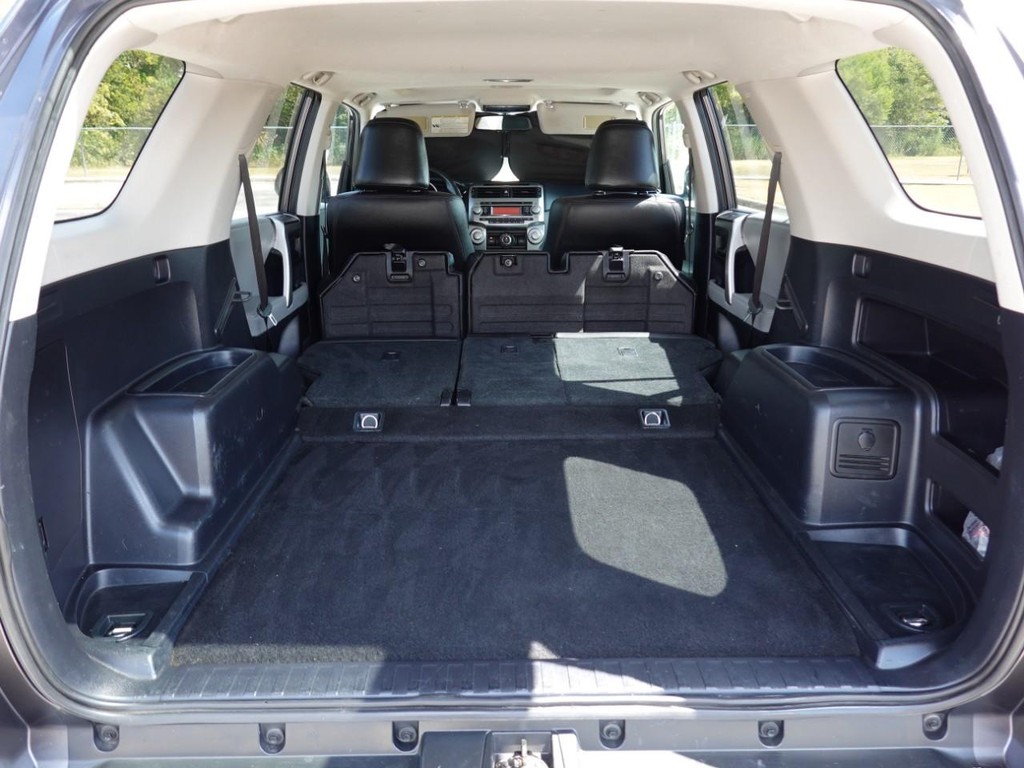 Toyota 4Runner Vehicle Full-screen Gallery Image 26