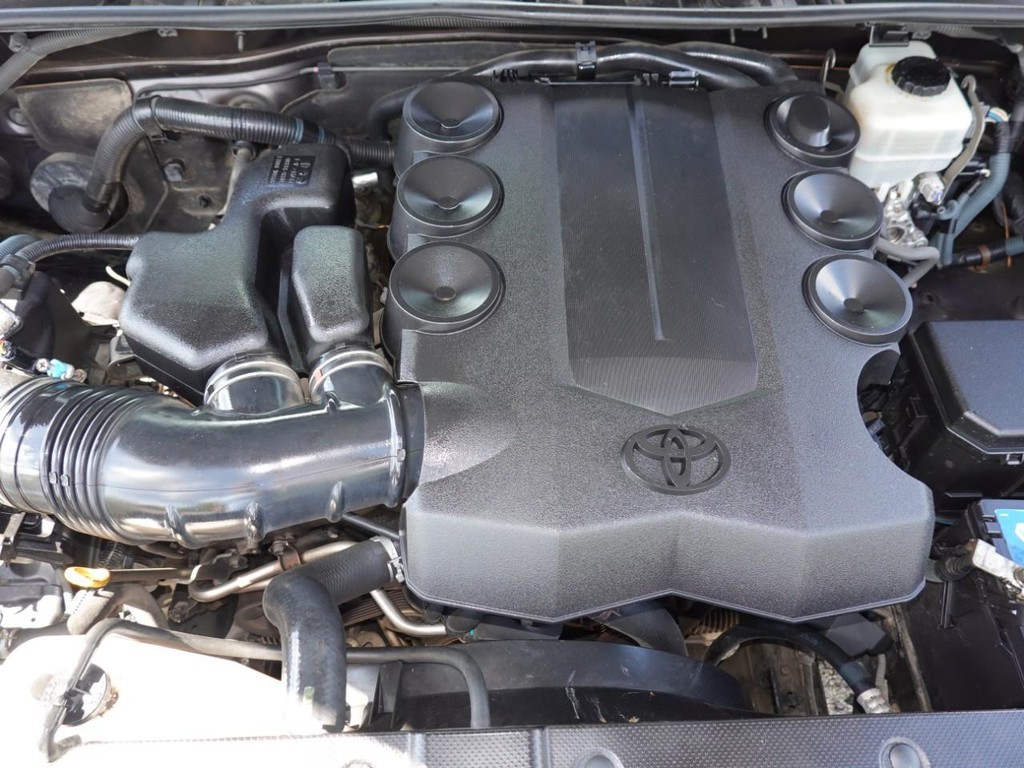 Toyota 4Runner Vehicle Full-screen Gallery Image 27
