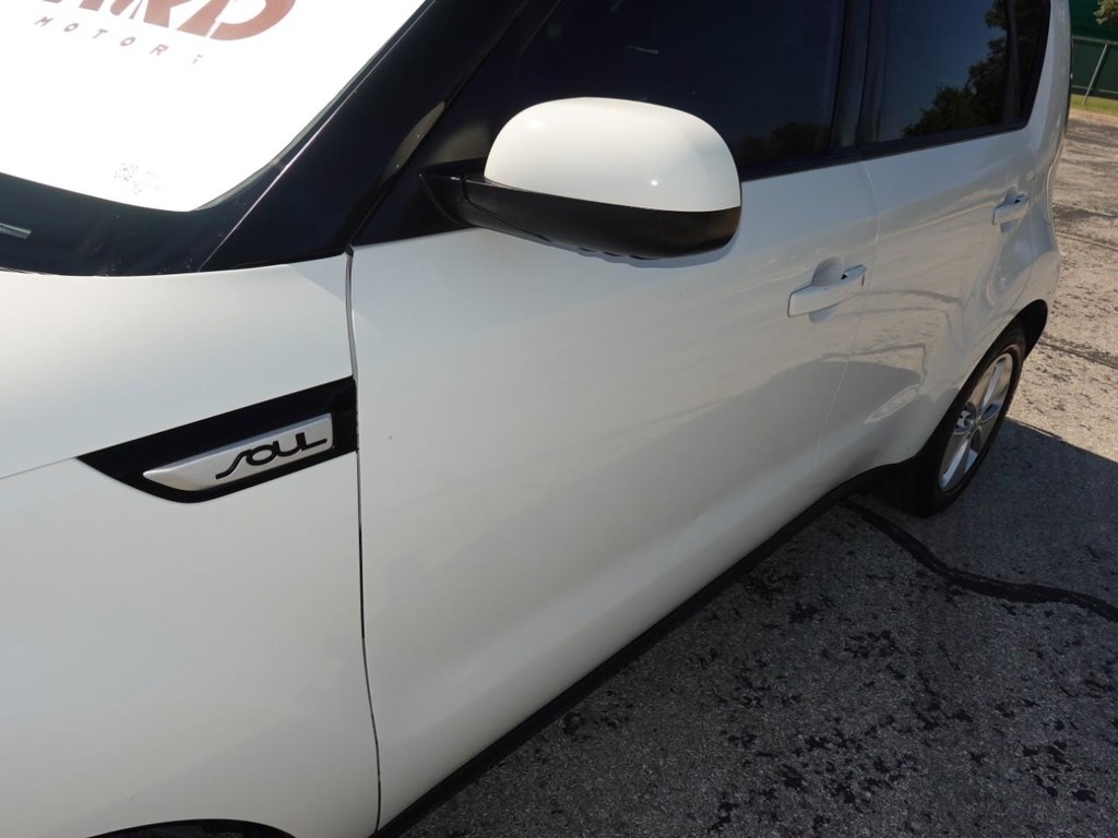 Kia Soul Vehicle Full-screen Gallery Image 10