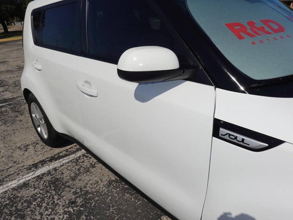 Kia Soul Vehicle Full-screen Gallery Image 11