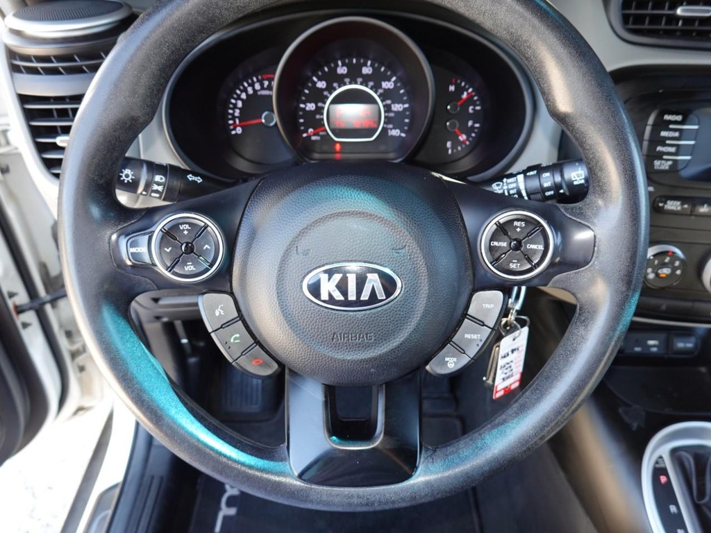 Kia Soul Vehicle Full-screen Gallery Image 13