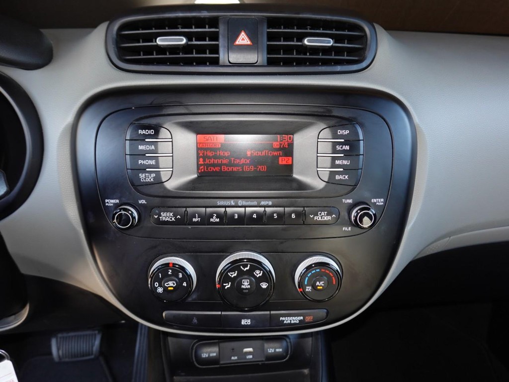 Kia Soul Vehicle Full-screen Gallery Image 14
