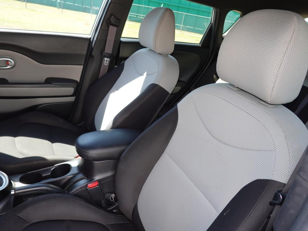 Kia Soul Vehicle Full-screen Gallery Image 15