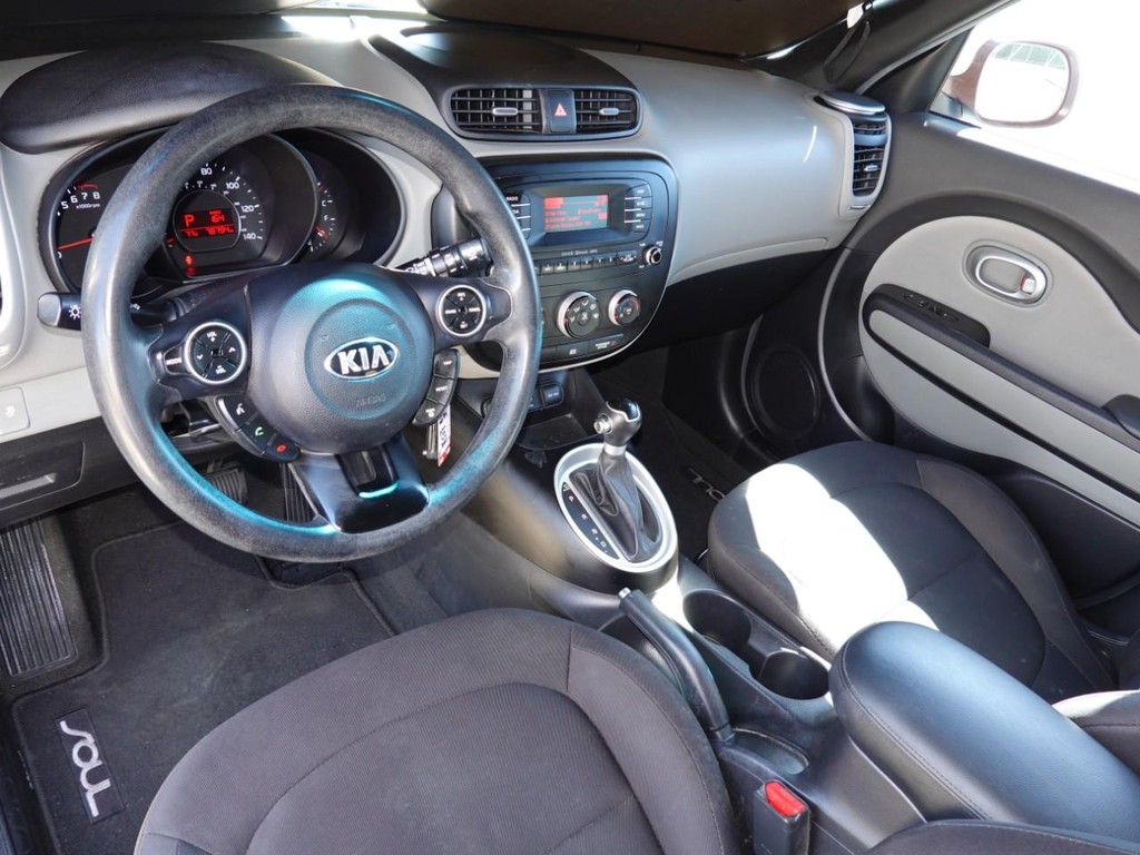Kia Soul Vehicle Full-screen Gallery Image 16