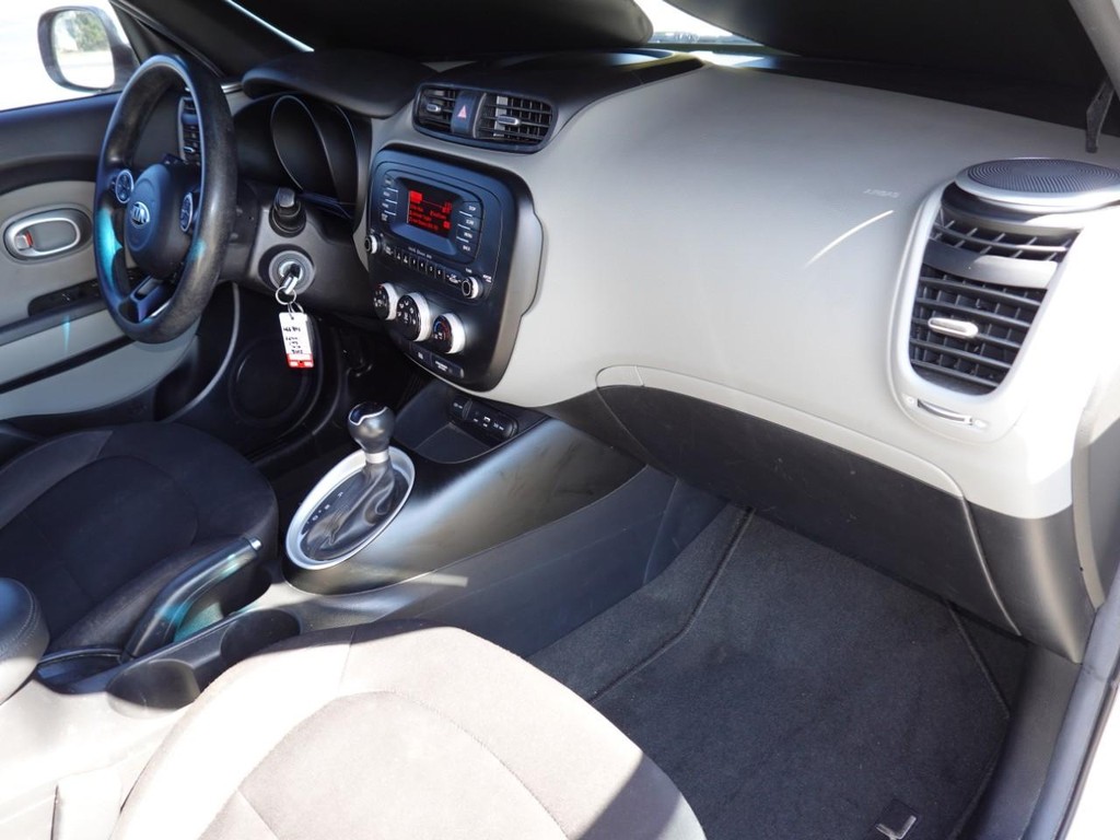 Kia Soul Vehicle Full-screen Gallery Image 20