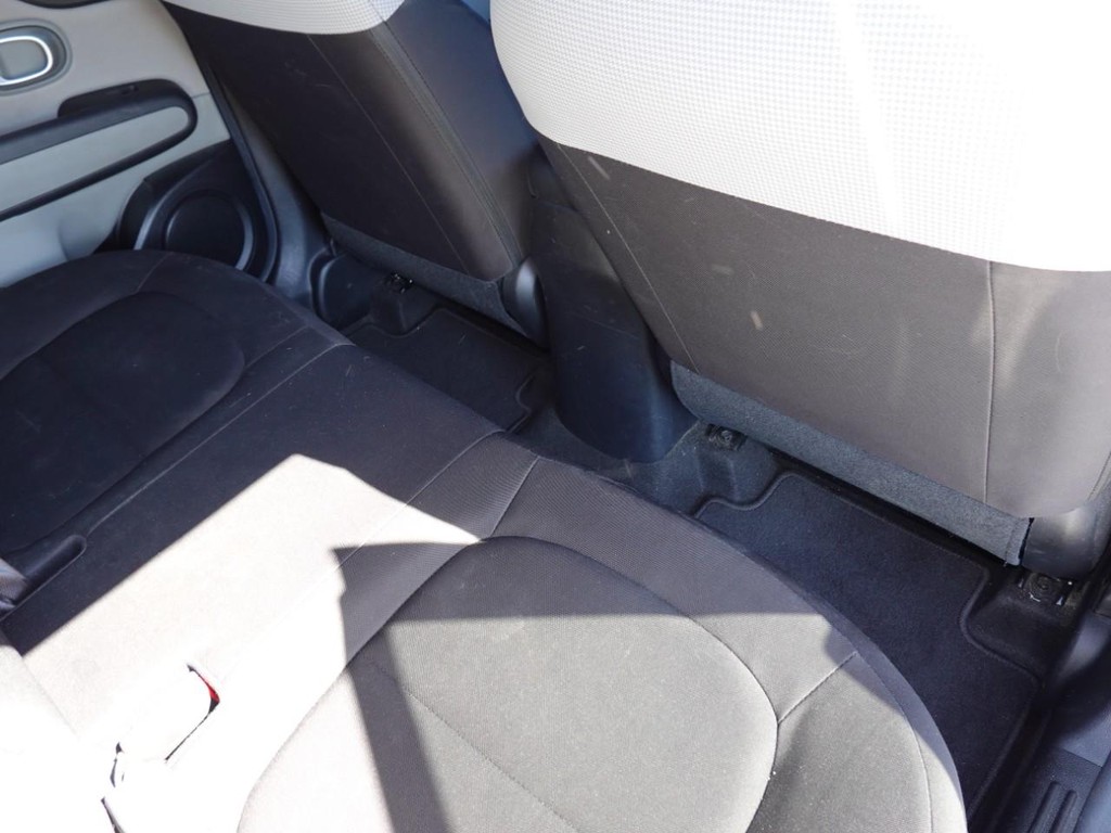 Kia Soul Vehicle Full-screen Gallery Image 23