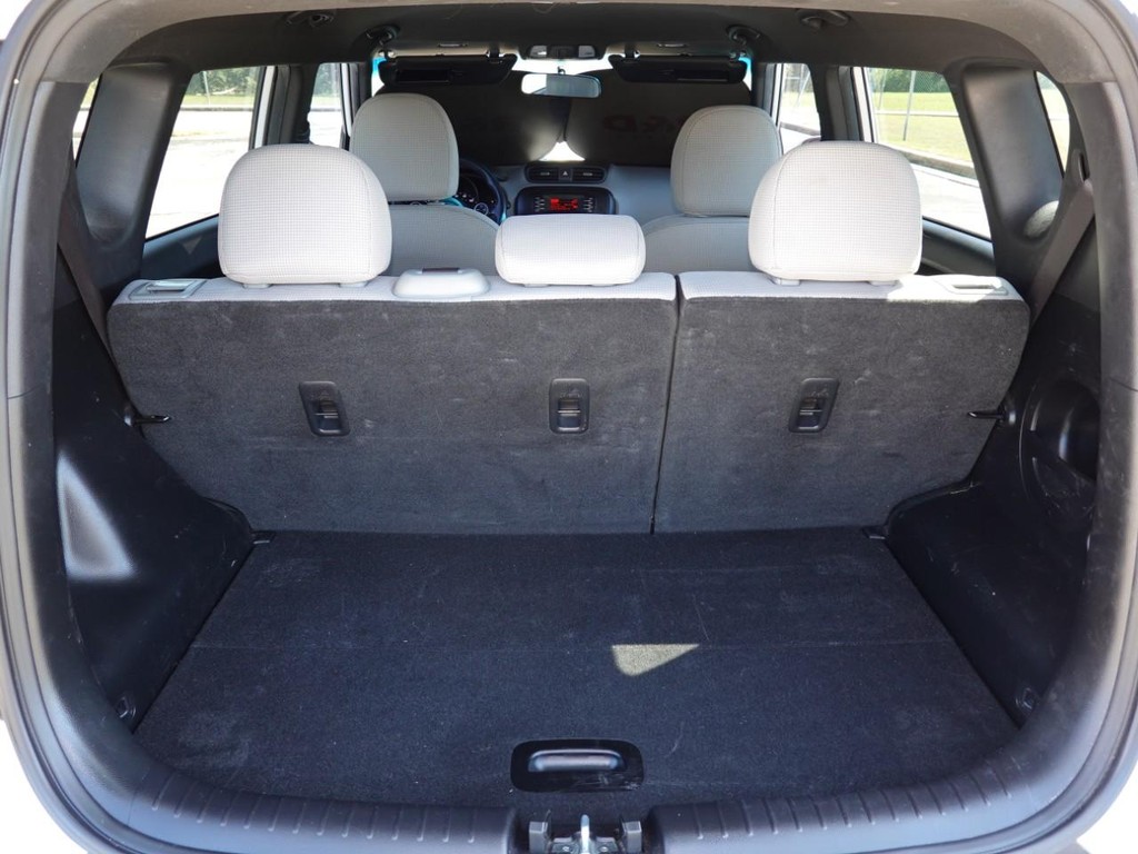 Kia Soul Vehicle Full-screen Gallery Image 25