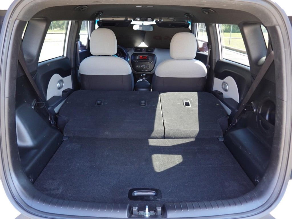 Kia Soul Vehicle Full-screen Gallery Image 26