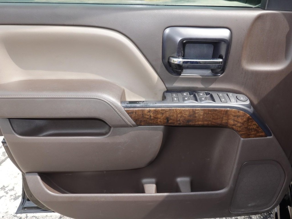 Chevrolet Silverado 1500 Vehicle Full-screen Gallery Image 19