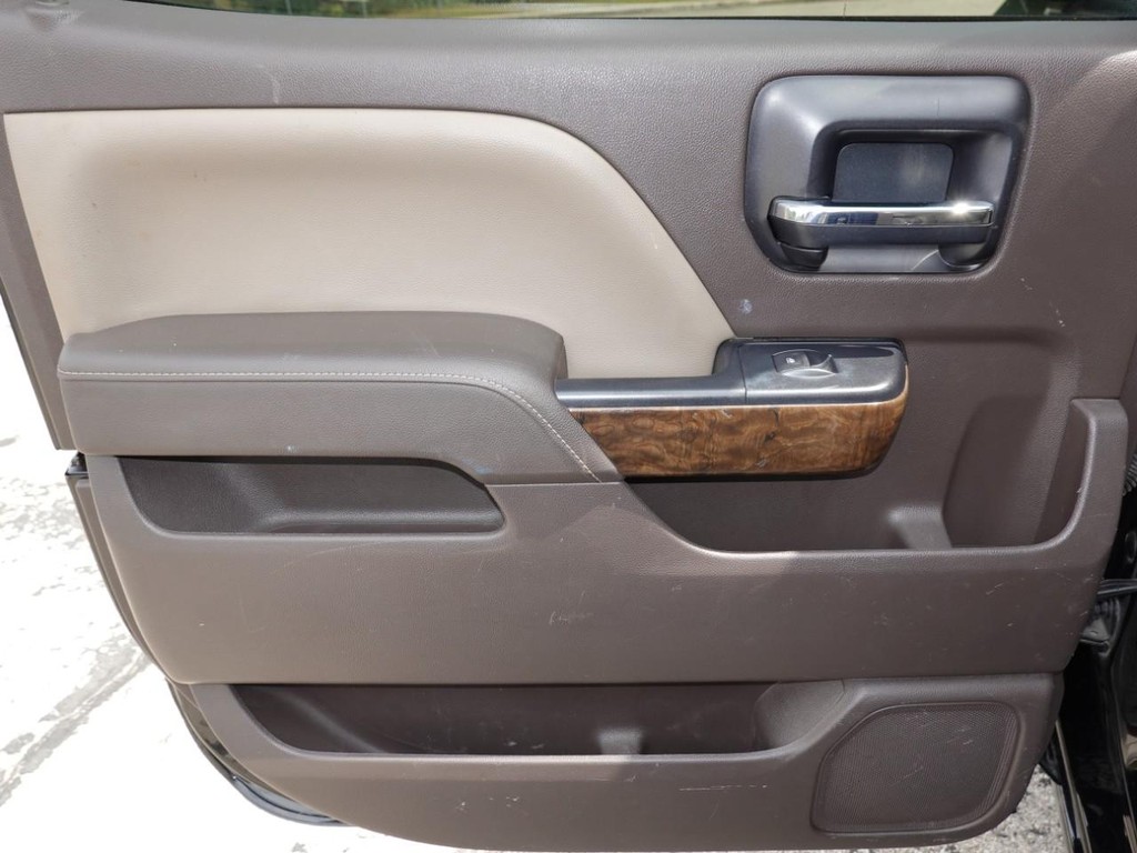 Chevrolet Silverado 1500 Vehicle Full-screen Gallery Image 21