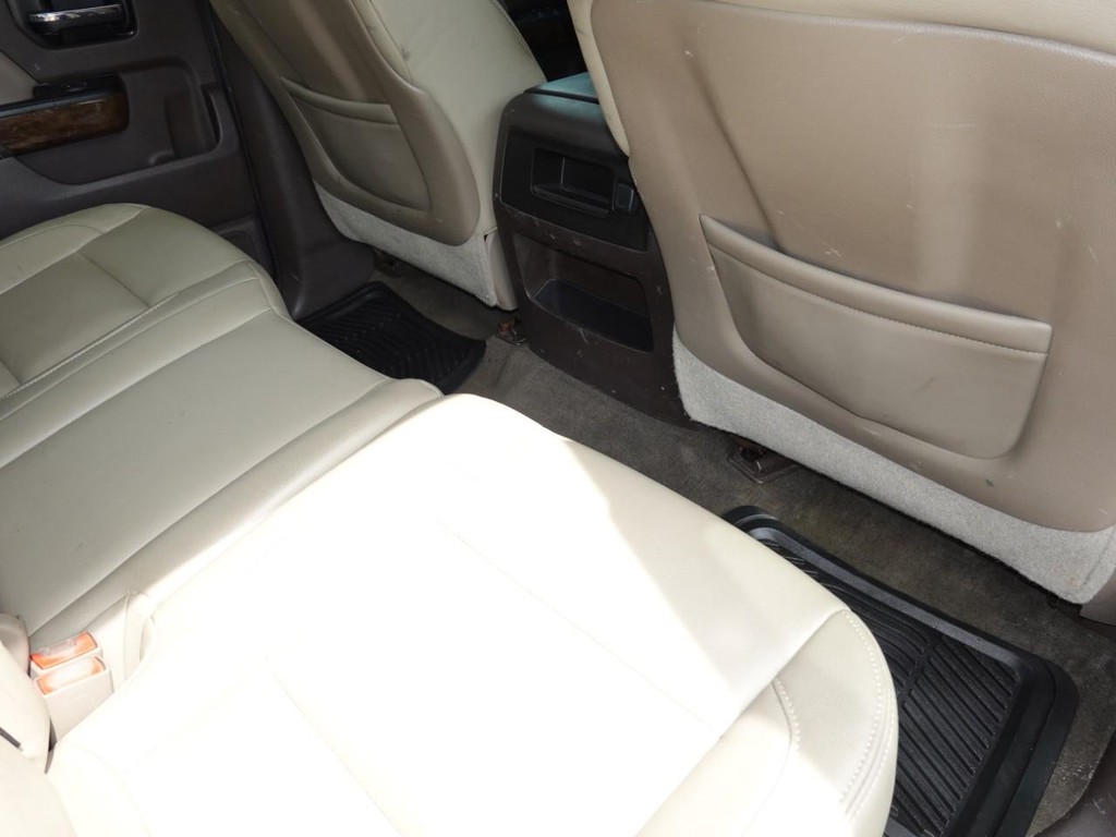 Chevrolet Silverado 1500 Vehicle Full-screen Gallery Image 25