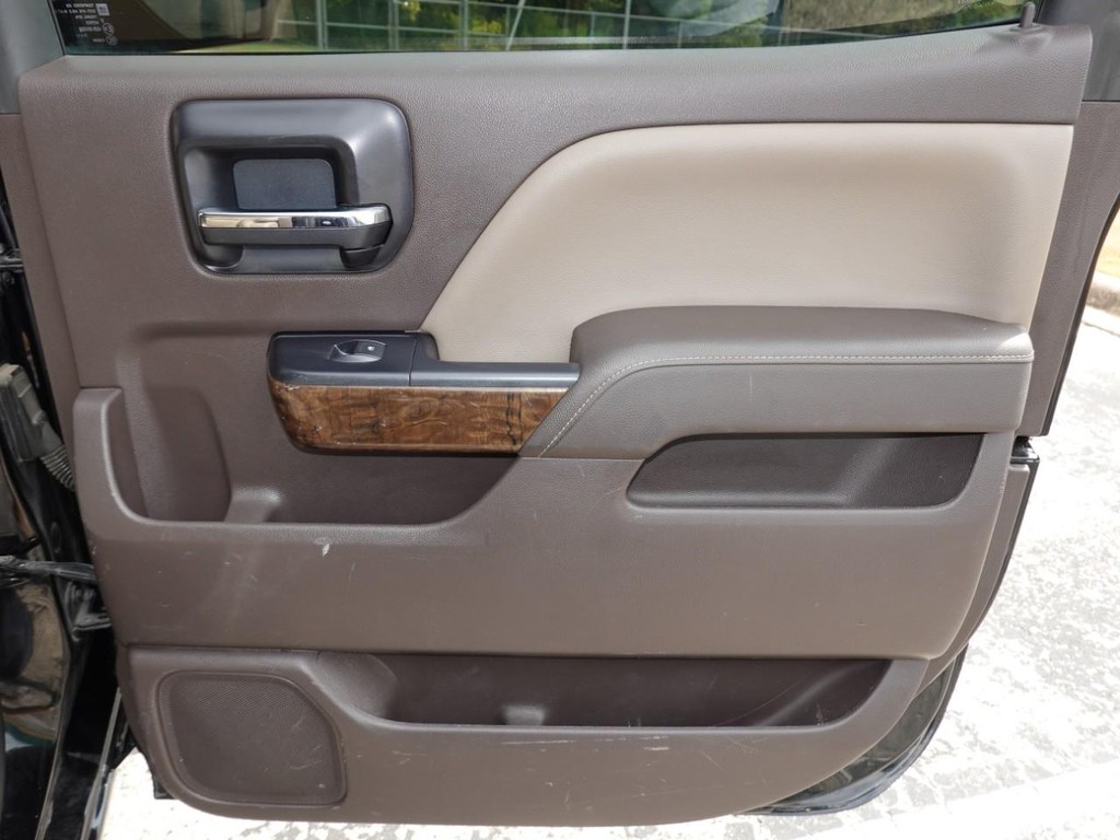 Chevrolet Silverado 1500 Vehicle Full-screen Gallery Image 26