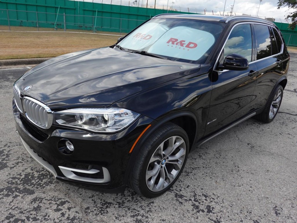 BMW X5 Vehicle Full-screen Gallery Image 03