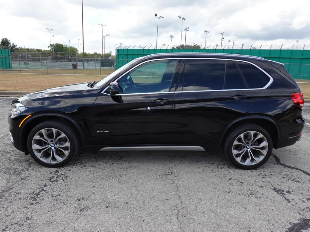 BMW X5 Vehicle Full-screen Gallery Image 04