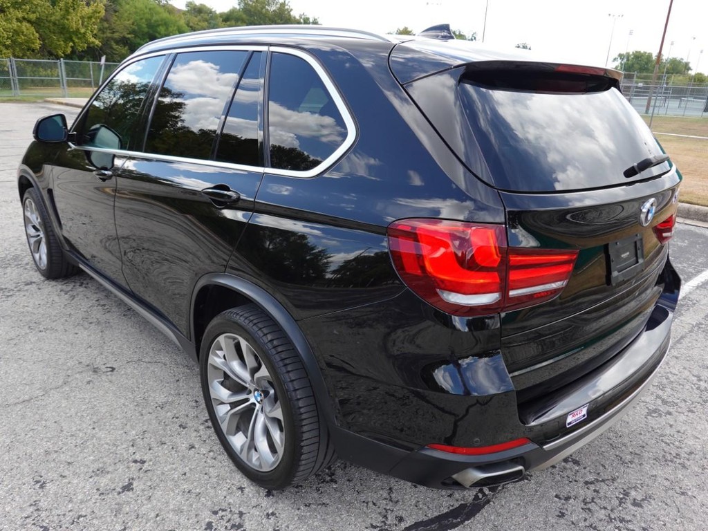BMW X5 Vehicle Full-screen Gallery Image 05