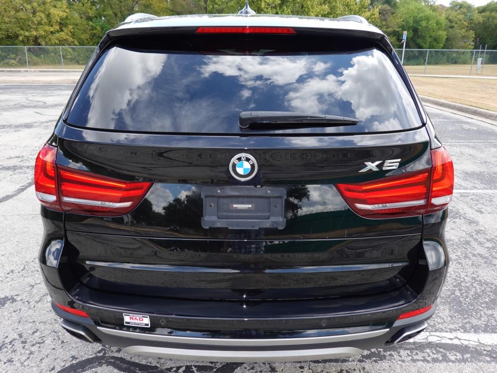 BMW X5 Vehicle Full-screen Gallery Image 06