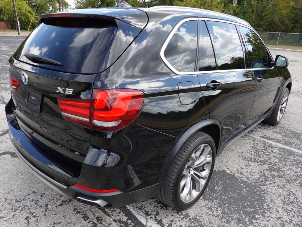 BMW X5 Vehicle Full-screen Gallery Image 07
