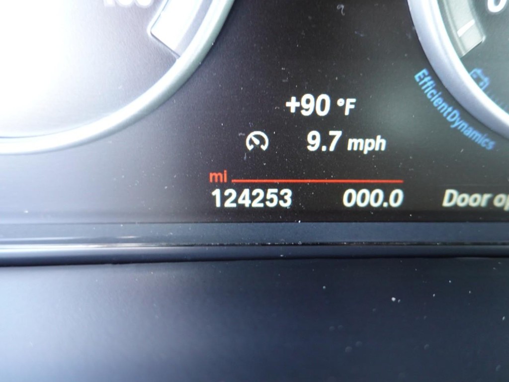 BMW X5 Vehicle Full-screen Gallery Image 12