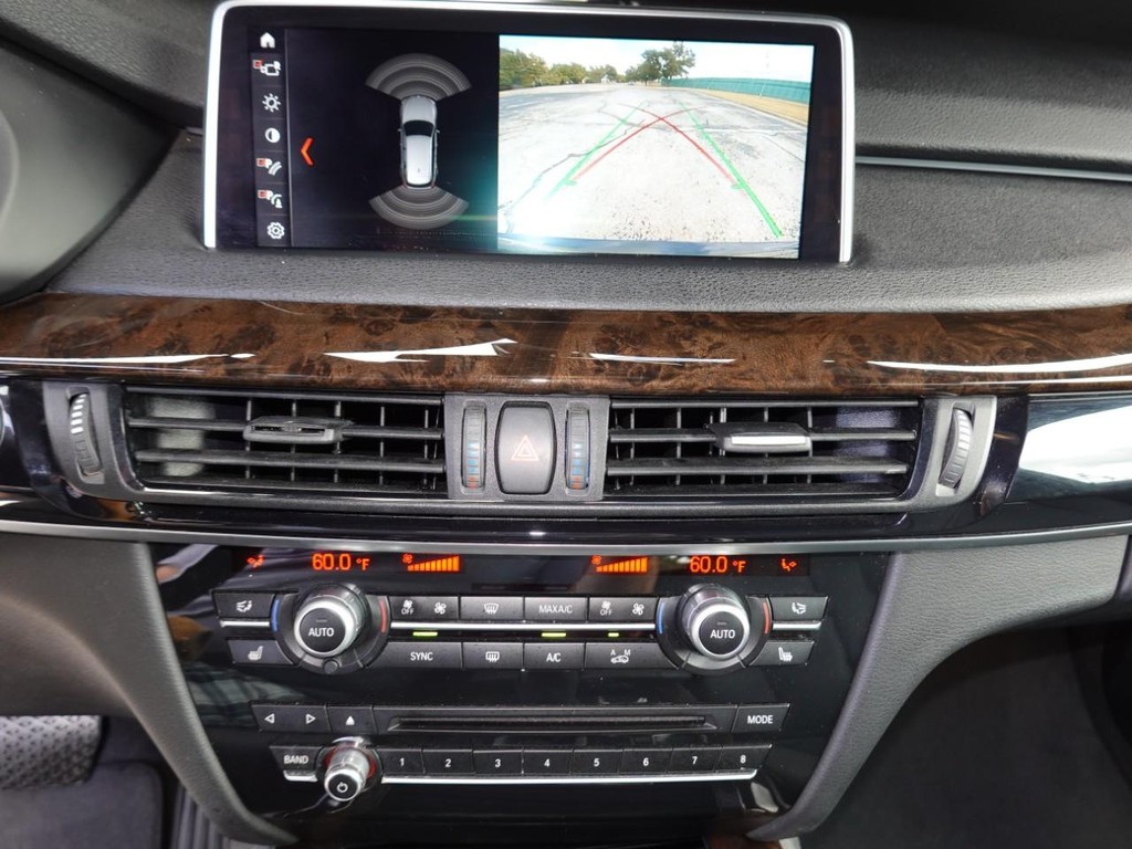 BMW X5 Vehicle Full-screen Gallery Image 14