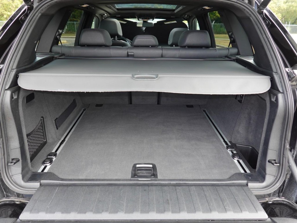 BMW X5 Vehicle Full-screen Gallery Image 26