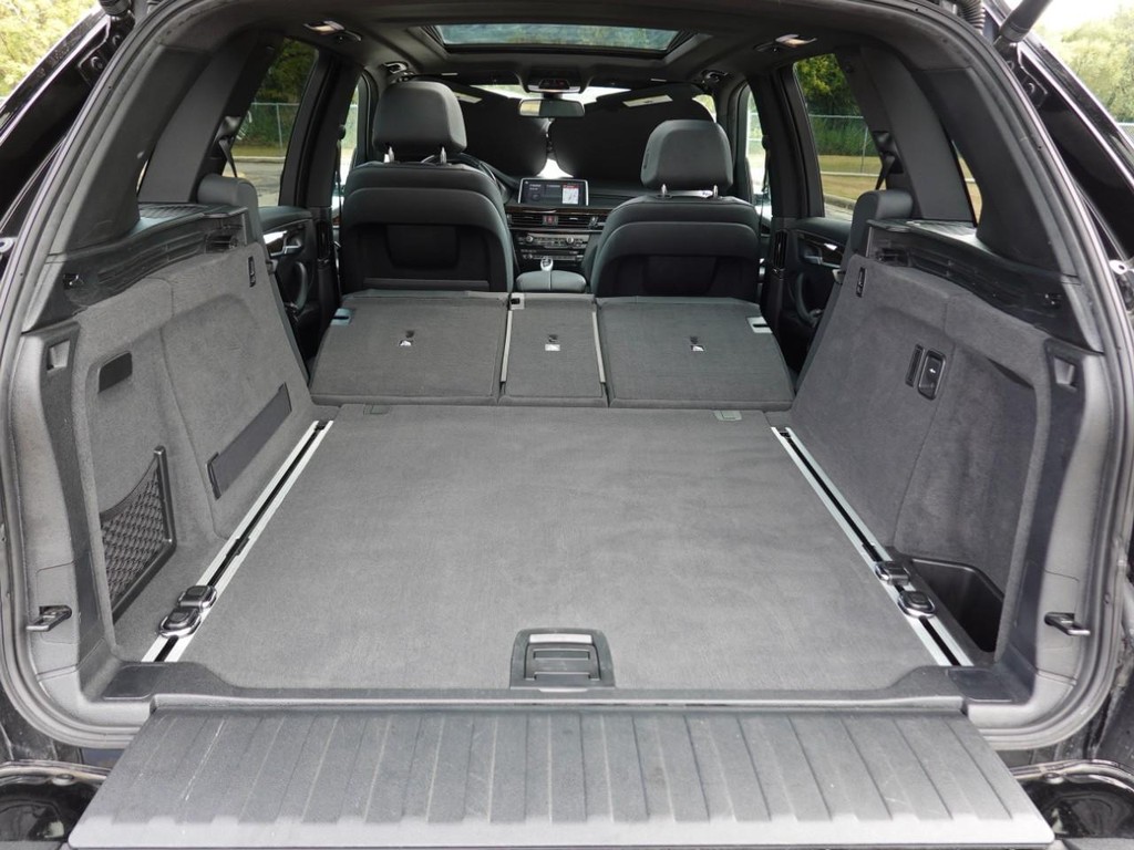 BMW X5 Vehicle Full-screen Gallery Image 27