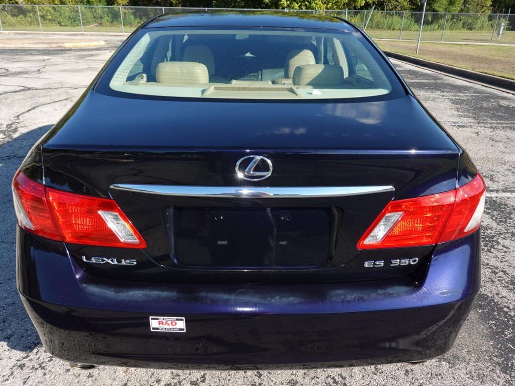 Lexus ES 350 Vehicle Full-screen Gallery Image 06