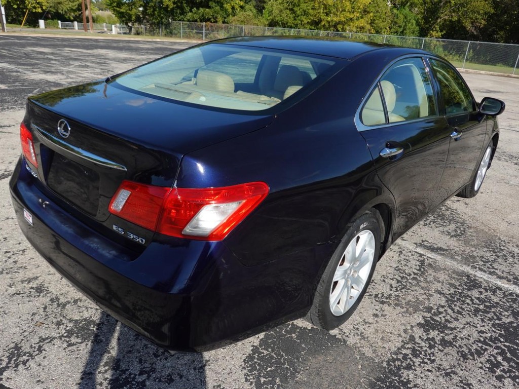 Lexus ES 350 Vehicle Full-screen Gallery Image 07